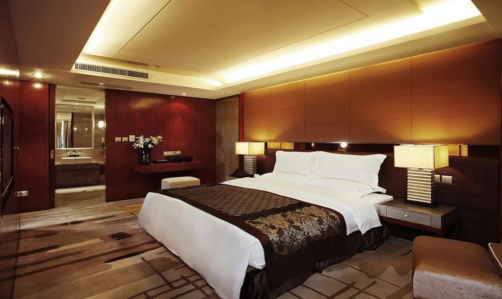 Empark Grand Hotel Chongqing Exterior photo