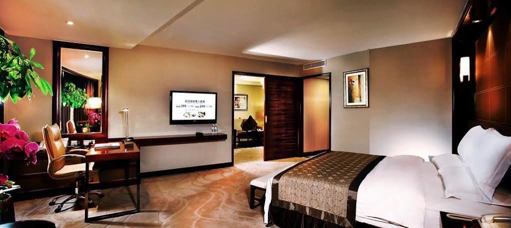 Empark Grand Hotel Chongqing Exterior photo