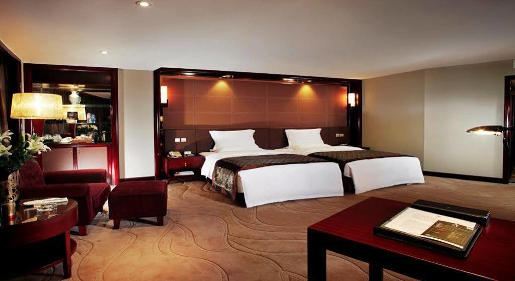 Empark Grand Hotel Chongqing Exterior photo