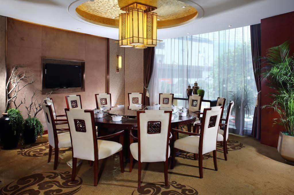 Empark Grand Hotel Chongqing Exterior photo