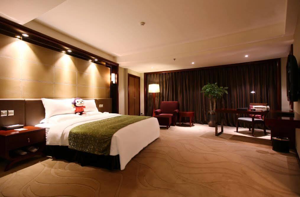 Empark Grand Hotel Chongqing Exterior photo