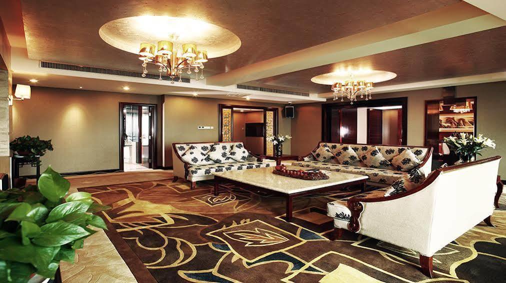 Empark Grand Hotel Chongqing Exterior photo
